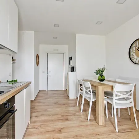 Eur Torrino Apartment, Vicino La Stazione Metro Tor Di Valle 아파트 로마