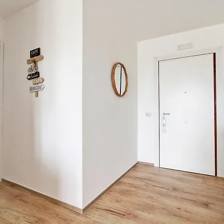 Eur Torrino Apartment, Vicino La Stazione Metro Tor Di Valle 아파트