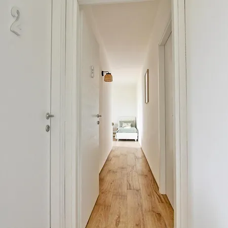 Eur Torrino Apartment, Vicino La Stazione Metro Tor Di Valle 아파트 *