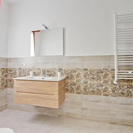 Eur Torrino Apartment, Vicino La Stazione Metro Tor Di Valle 아파트 *