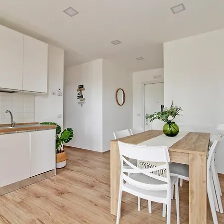 Eur Torrino Apartment, Vicino La Stazione Metro Tor Di Valle Rom