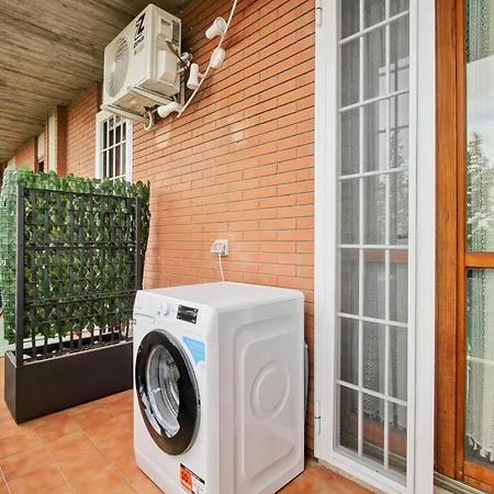 Eur Torrino Apartment, Vicino La Stazione Metro Tor Di Valle Lägenhet Rom